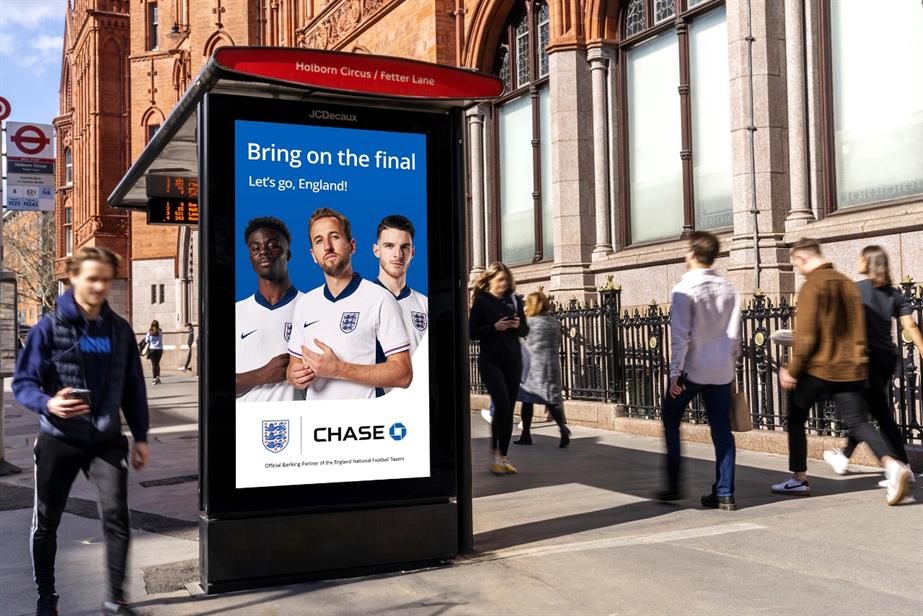 Bukayo Saka, Harry Kane and Declan Rice on a bus poster for Chase, the England football team's banking partner.