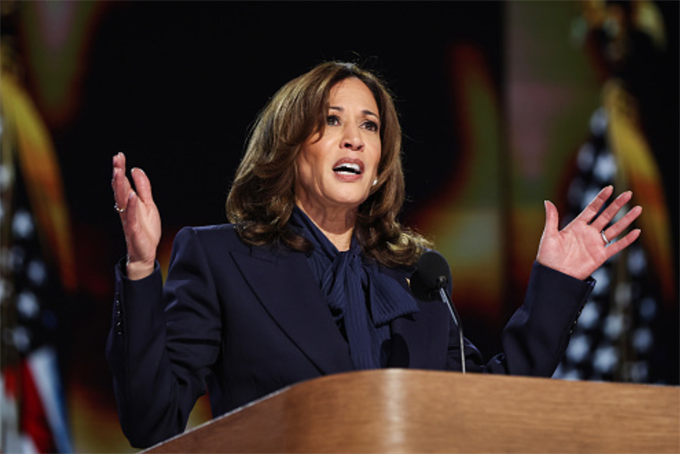 kamala harris at the democratic national convention 